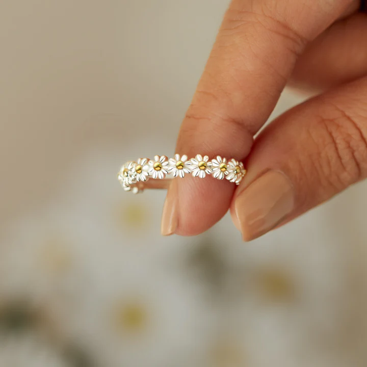 Thingking of You Engraved Daisy Ring